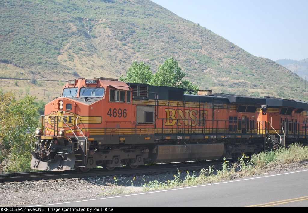 BNSF 4696 Building The Beer Train